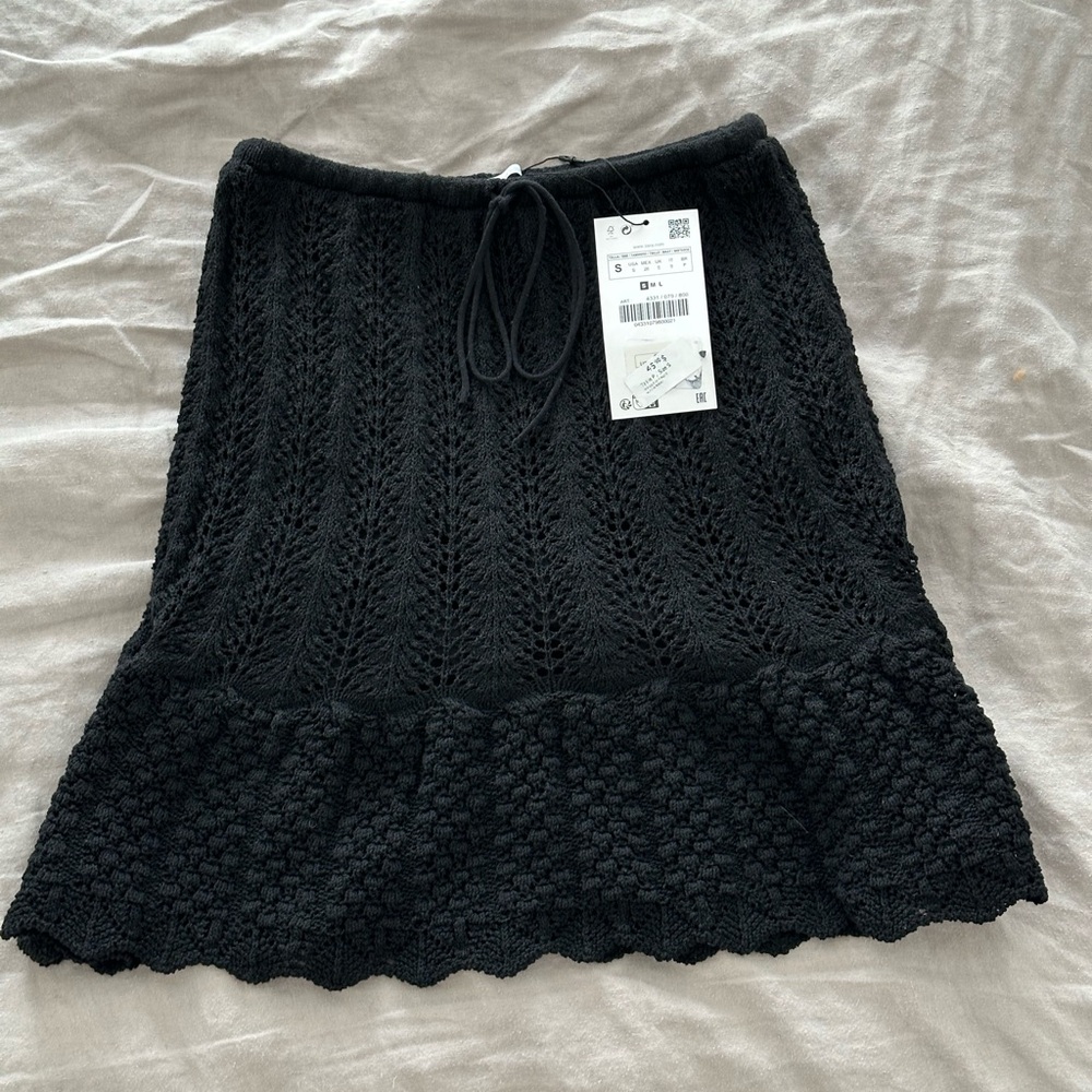 NEW — Zara Crochet Skirt S